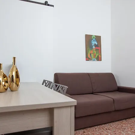Galleria Moderna In Porta Romana Apartment